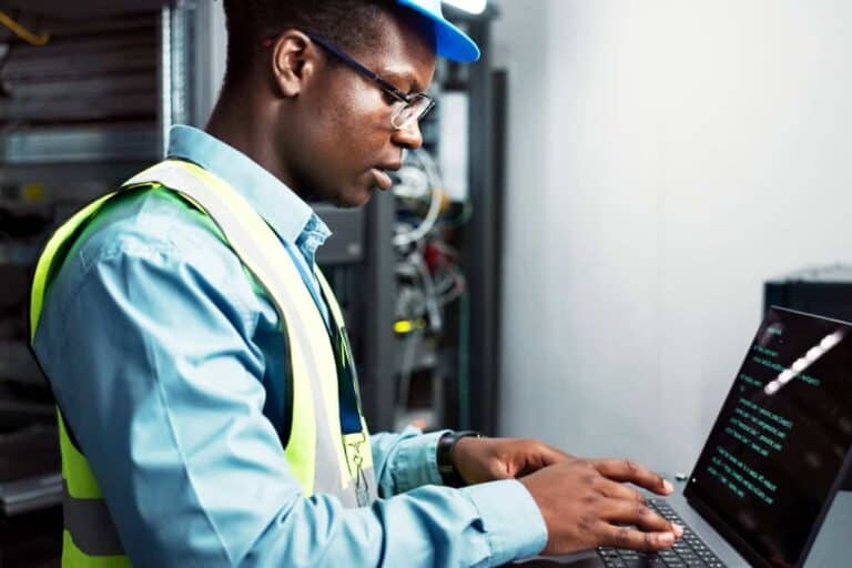 Servitisering paneelbouw, modulair ontwerp, firmware updates machinebouw