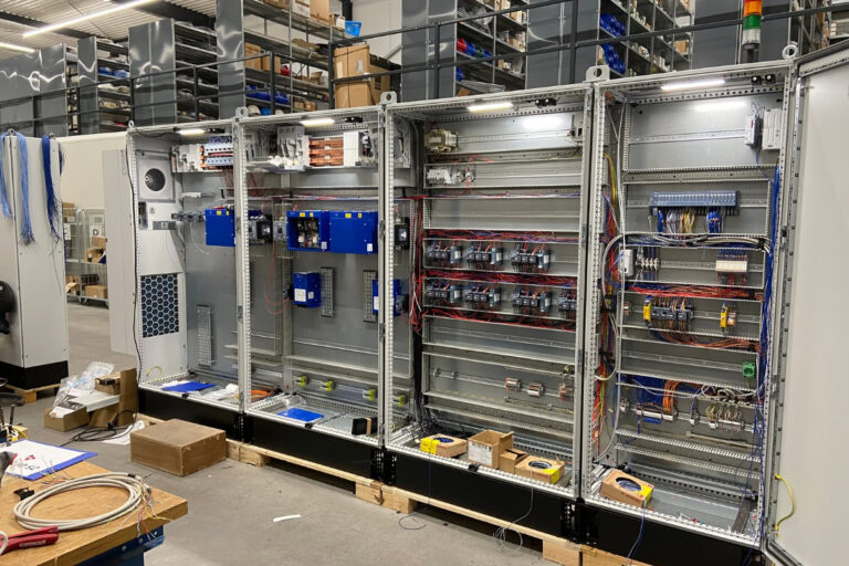 Paneelbouw kasten in productie _ Kwadrant IA