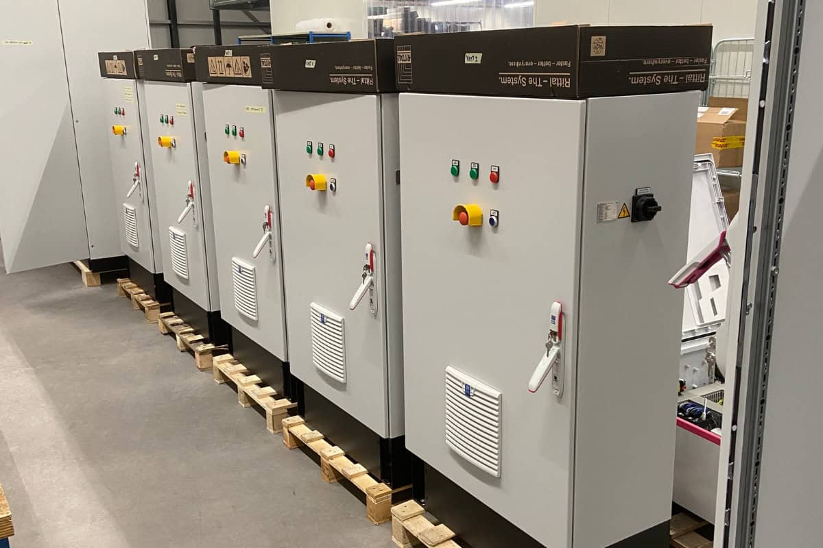 Overdruk schakelkast ontwerp en werking