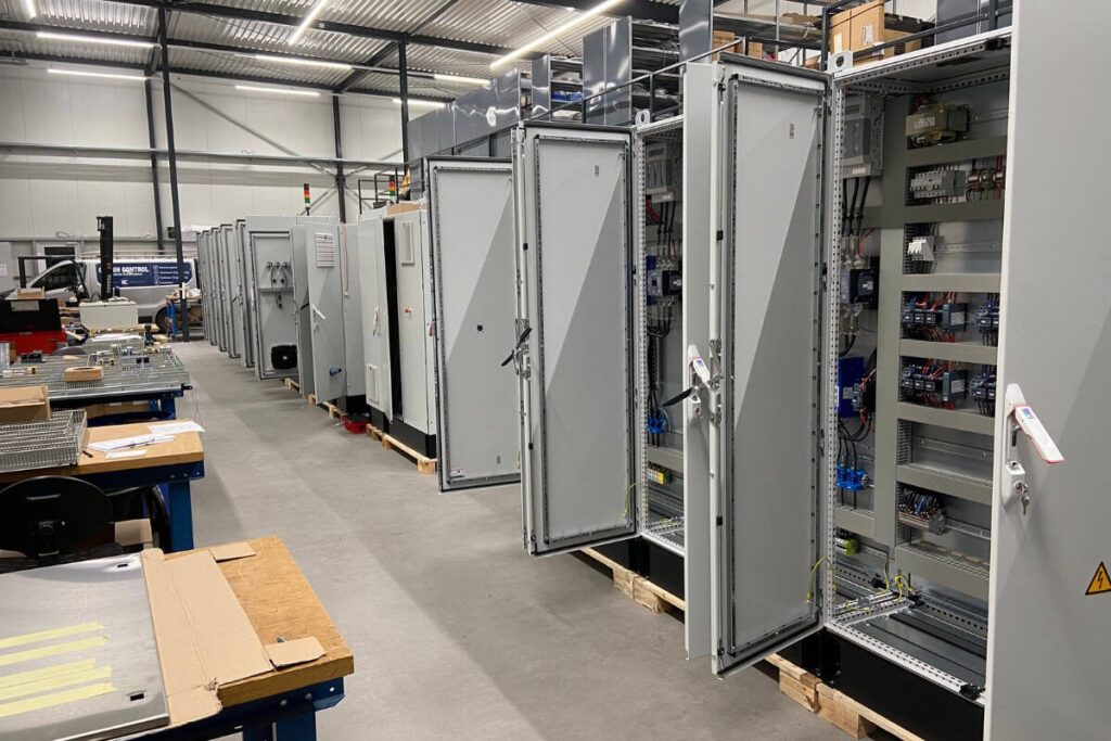 Switchboard cooling vs overpressure